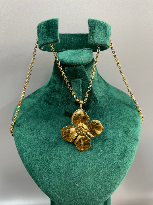 COLLAR FLOR ACERO DORADO